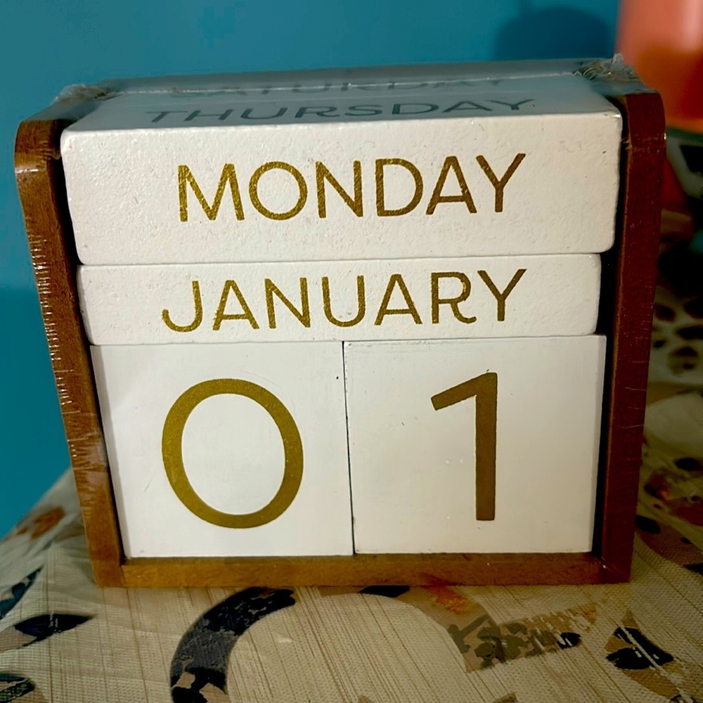 Desk block calendar.